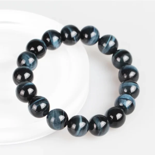 Blue Tiger Eye bead arrangement on the blue tiger eye bead bracelet Blue Tiger Eye bead arrangement on the blue tiger eye bead bracelet